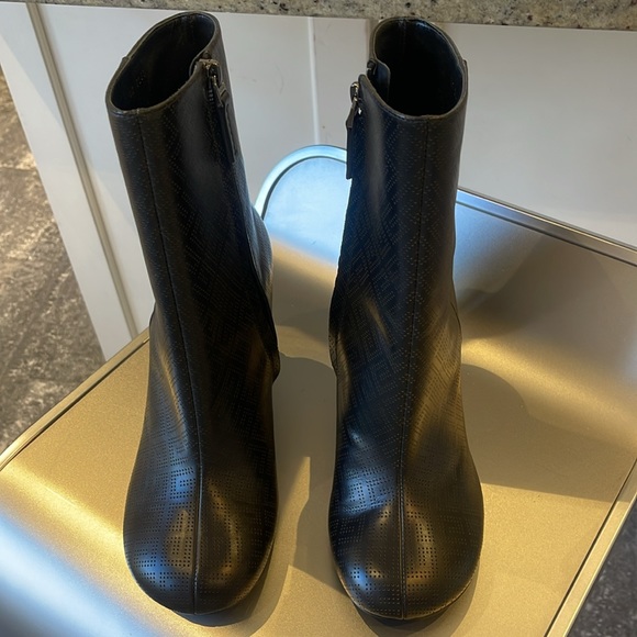 NIB GIVENCHY G CUBE BLACK ANKLE BOOTS. 39 - Picture 3 of 11